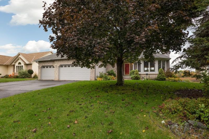 5465 Golfview Ave N, Oakdale, MN 55128