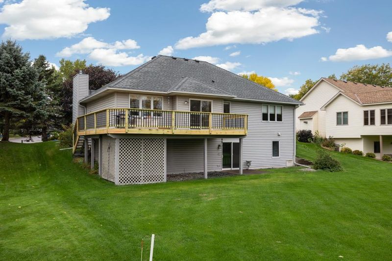 5465 Golfview Ave N, Oakdale, MN 55128