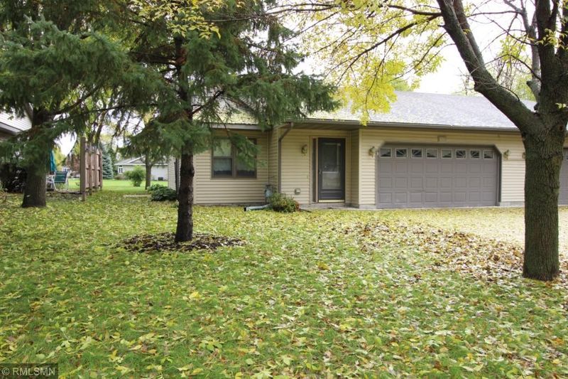 498 1st St E, Gaylord, MN 55334