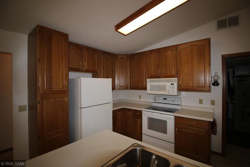 498 1st St E, Gaylord, MN 55334