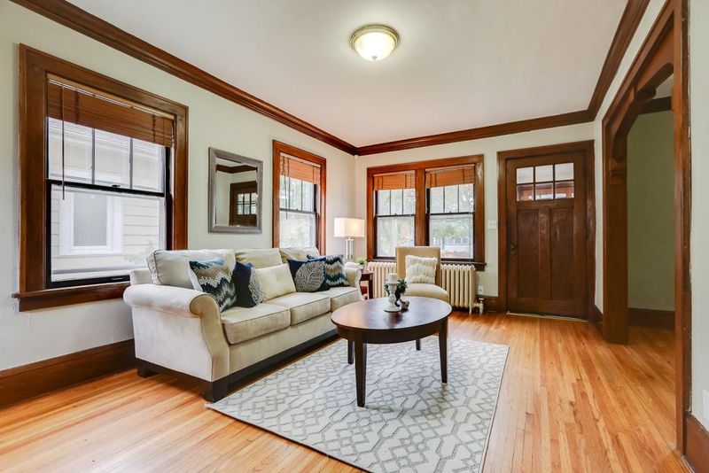 1423 Charles Ave, Saint Paul, MN 55104