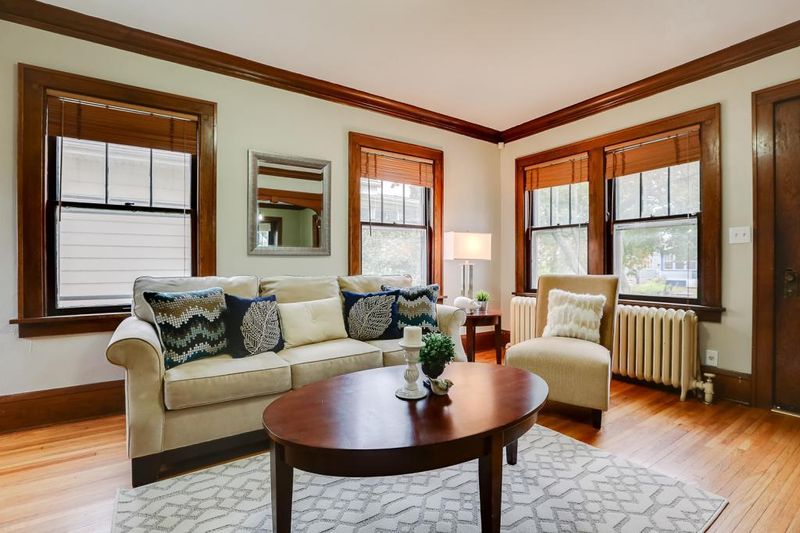 1423 Charles Ave, Saint Paul, MN 55104