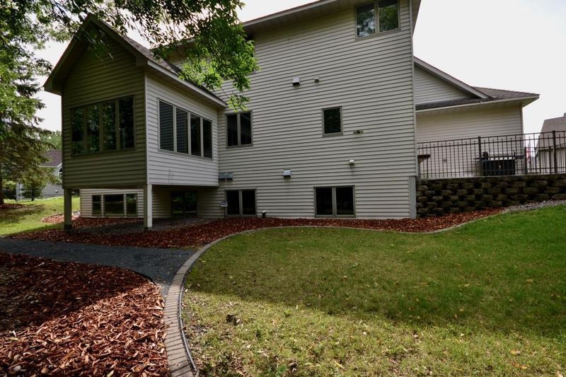 469 Hillscourte N, Roseville, MN 55113
