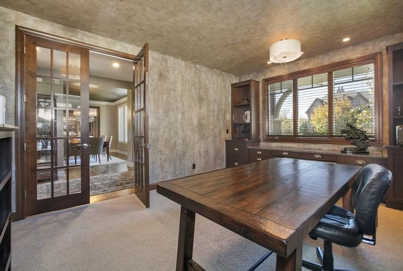9607 Sky Ln, Eden Prairie, MN 55347