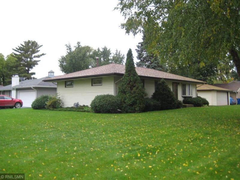 1401 W 100th St, Bloomington, MN 55431
