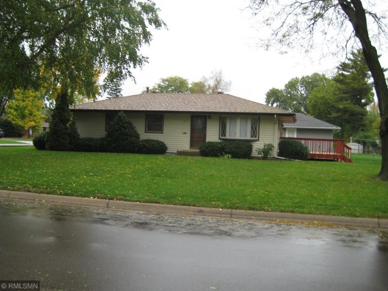 1401 W 100th St, Bloomington, MN 55431