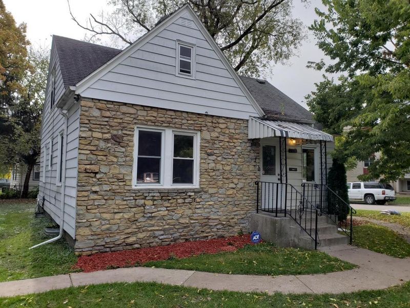 1374 Ames Ave, Saint Paul, MN 55106