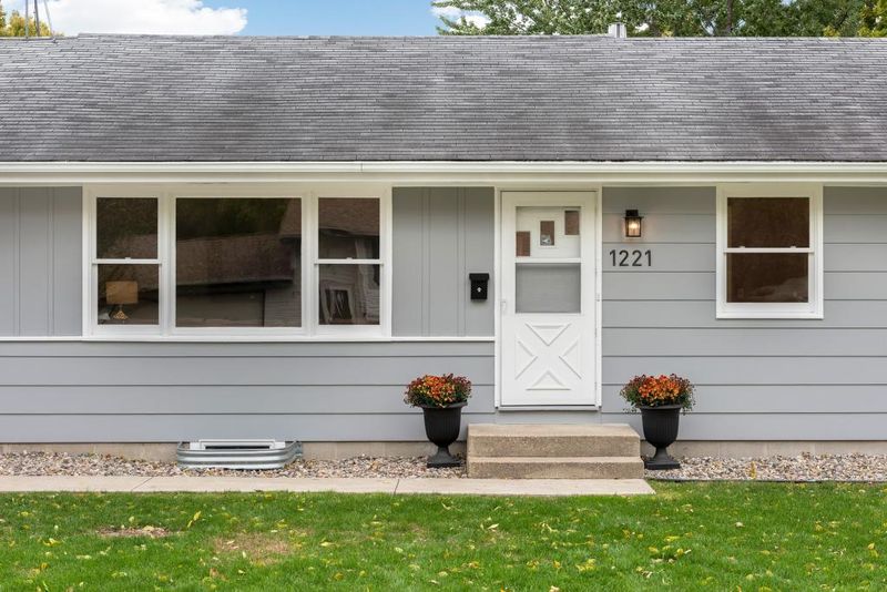 1221 Prairie St, Chaska, MN 55318