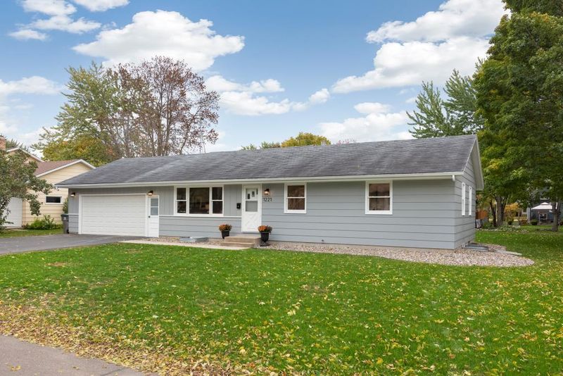1221 Prairie St, Chaska, MN 55318