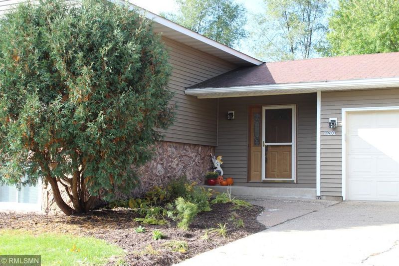11901 Oregon Ave N, Champlin, MN 55316