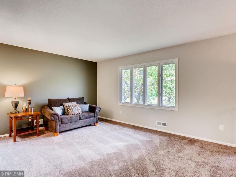11039 N 104th Pl, Maple Grove, MN 55369