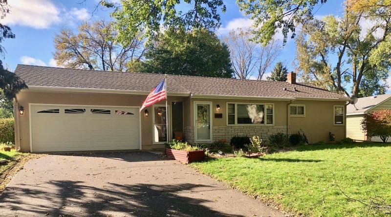 1624 Sextant Ave E, Maplewood, MN 55109