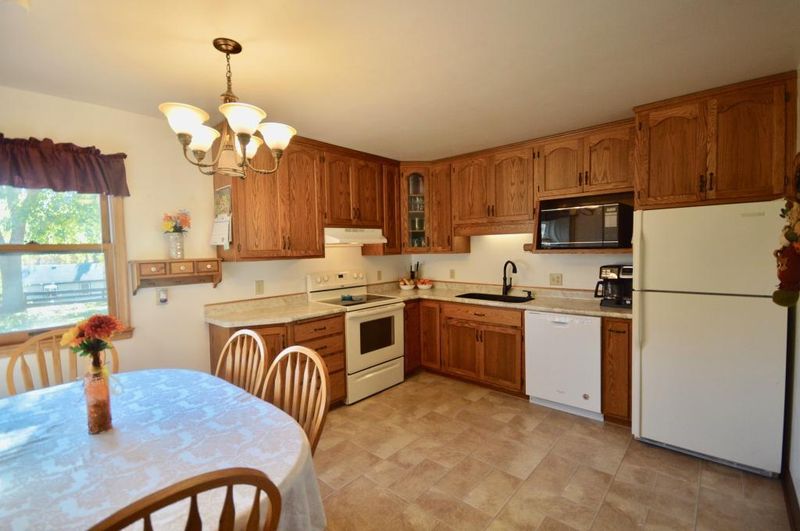 1624 Sextant Ave E, Maplewood, MN 55109
