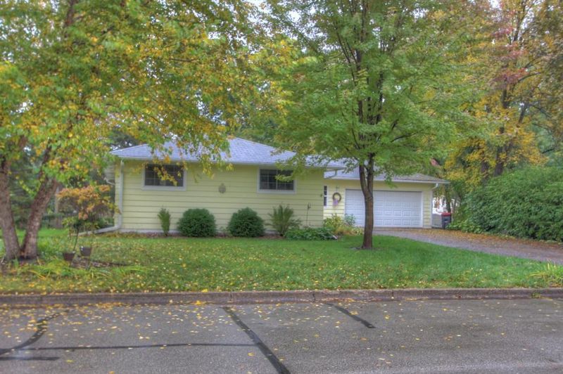 1239 Tee Up Ln, Red Wing, MN 55066