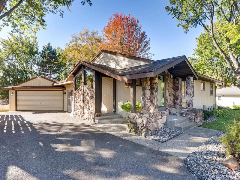 144 Kingston Ave, Maplewood, MN 55117