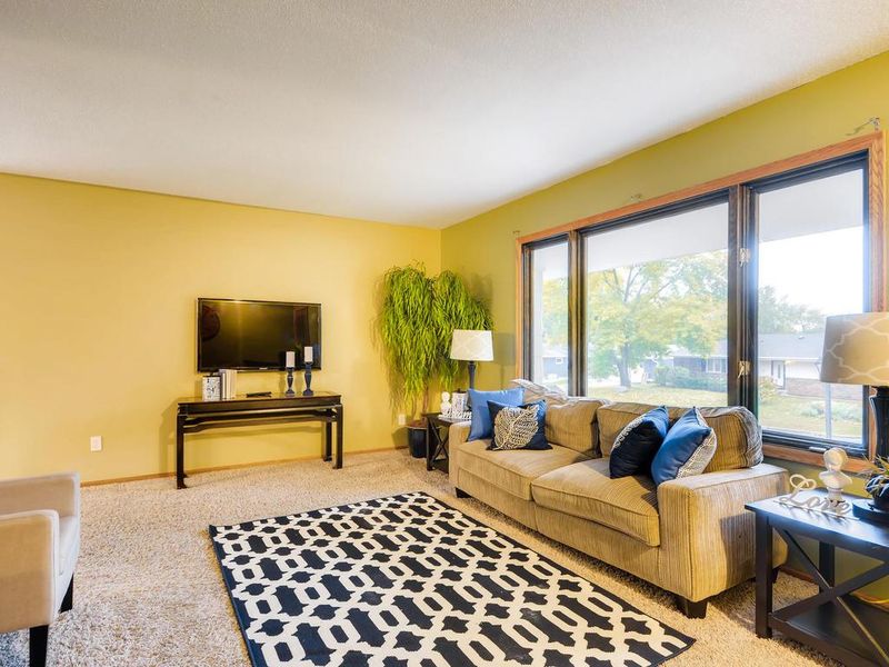 3401 Barbara Ln, Burnsville, MN 55337