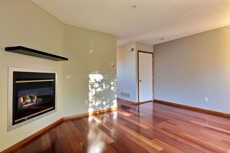 9094 Scarlet Globe Dr, Eden Prairie, MN 55347