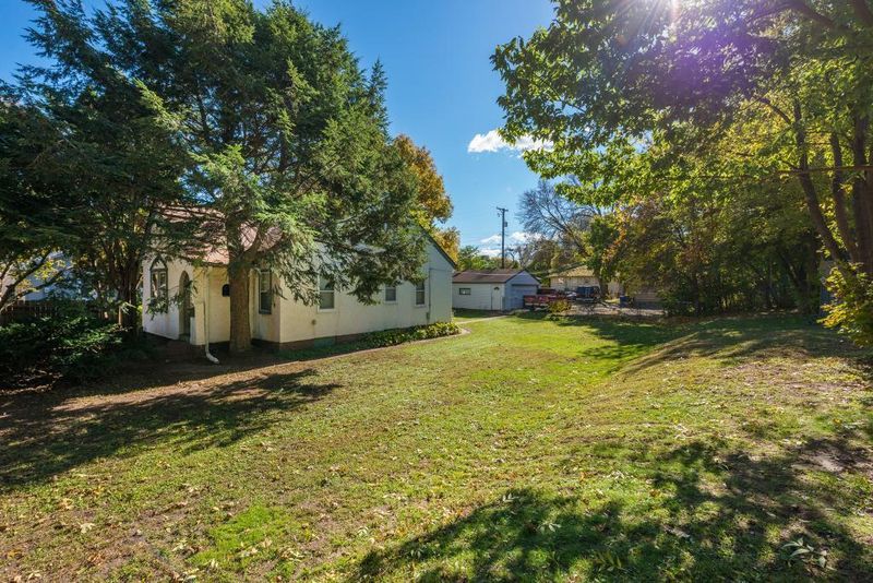 930 Hyacinth Ave E, Saint Paul, MN 55106