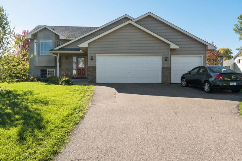 100 Buffalo Hills Cir, Buffalo, MN 55313