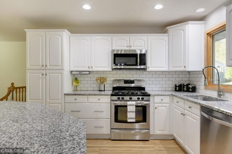 6840 Chesshire Ln N, Maple Grove, MN 55311