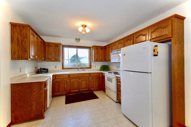 421 Fieldcrest Ln, Sartell, MN 56377