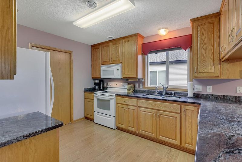 1214 Willow Pond Dr, Waite Park, MN 56387