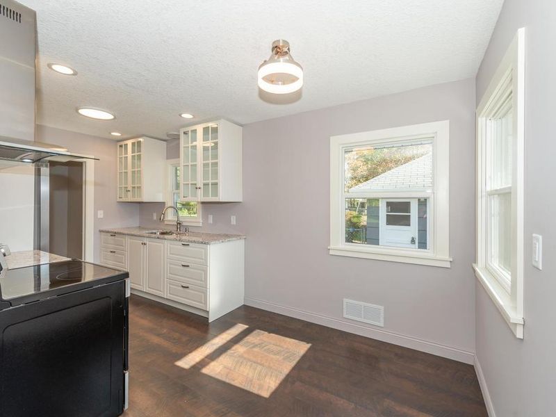 8509 Bloomington Ave S, Bloomington, MN 55425