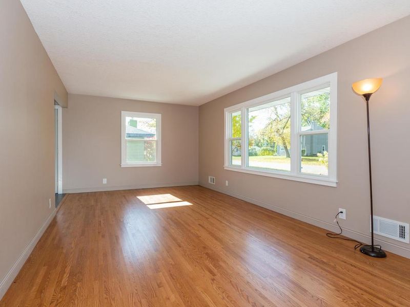 8509 Bloomington Ave S, Bloomington, MN 55425