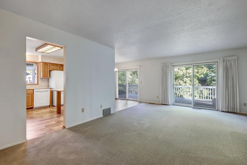 11260 Windrow Dr, Eden Prairie, MN 55344