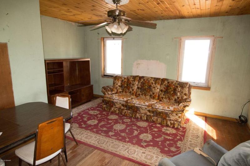 101 7th St S, Hoffman, MN 56339