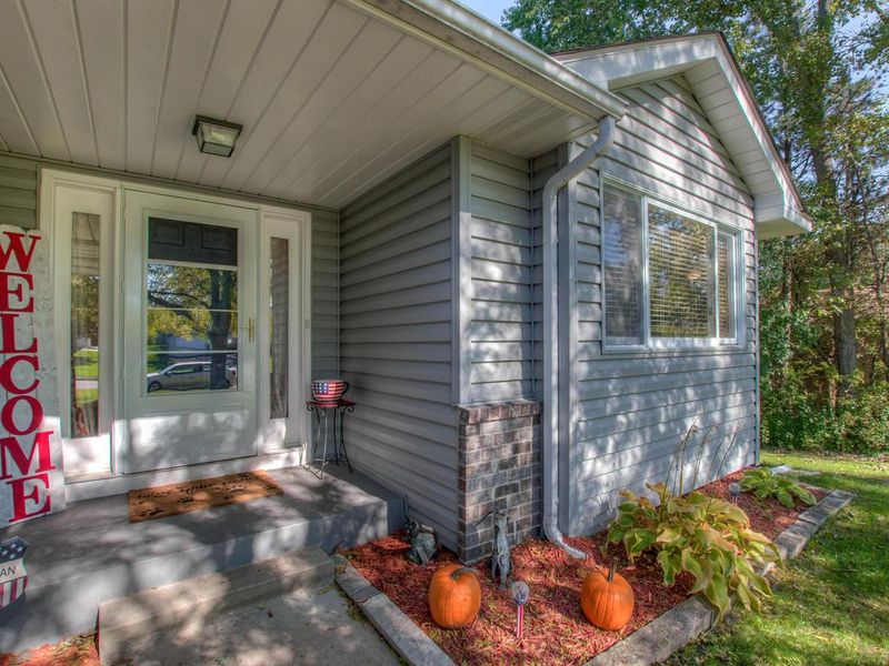 6642 53rd St N, Oakdale, MN 55128