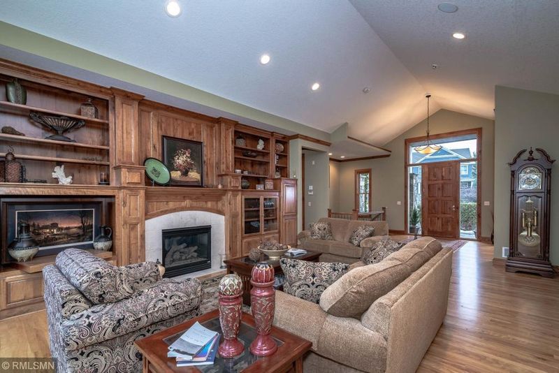 11351 Entrevaux Dr, Eden Prairie, MN 55347