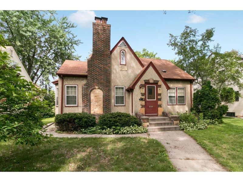 4337 Washburn Ave N, Minneapolis, MN 55412