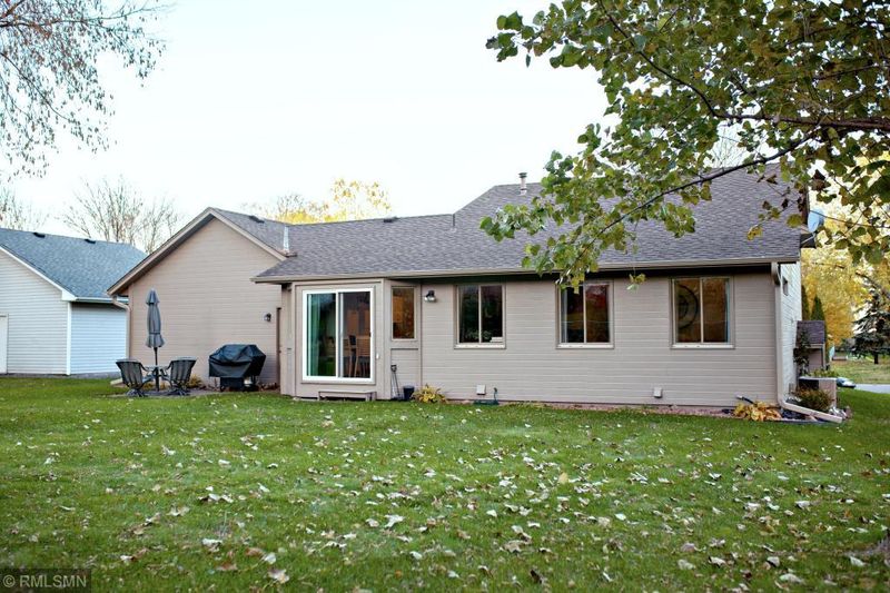 1890 Windjammer Dr, Woodbury, MN 55125