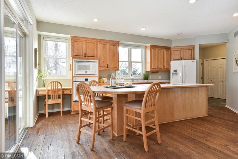 4500 Maple Leaf Ct, Medina, MN 55340