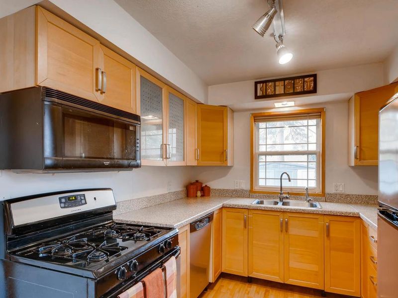 1612 W 87th St, Bloomington, MN 55431