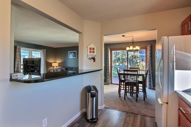 3412 Pilgrim Ln N, Plymouth, MN 55441