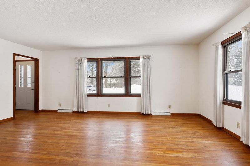 541 Miriam St, Mendota Heights, MN 55118