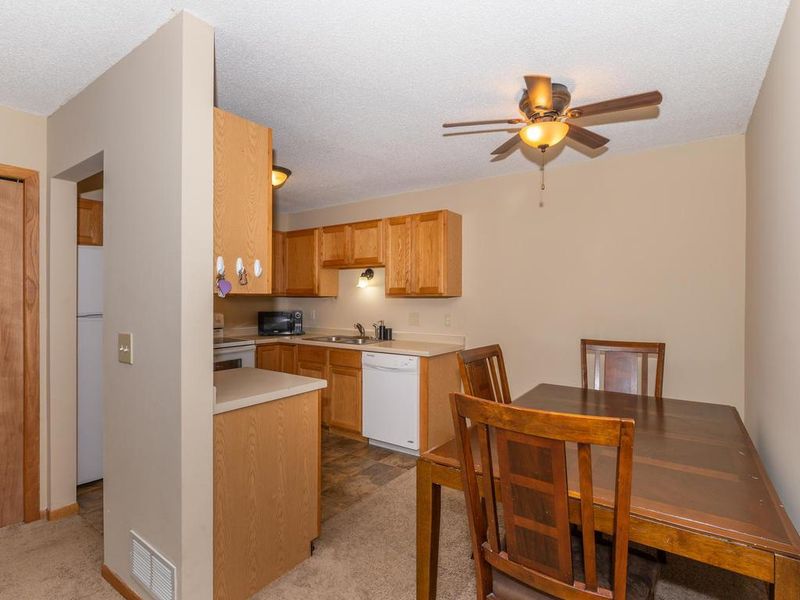 1434 Applegate Ln, Shakopee, MN 55379