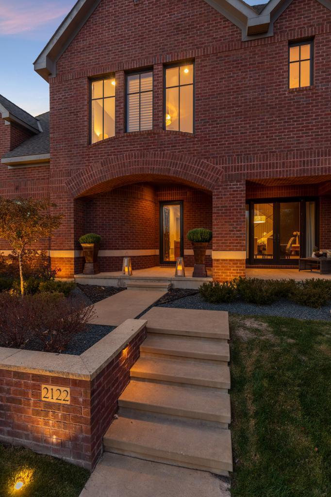 2122 Portico Green, Minnetonka, MN 55391