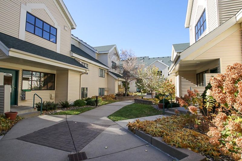 7618 York Ave S #1320, Edina, MN 55435