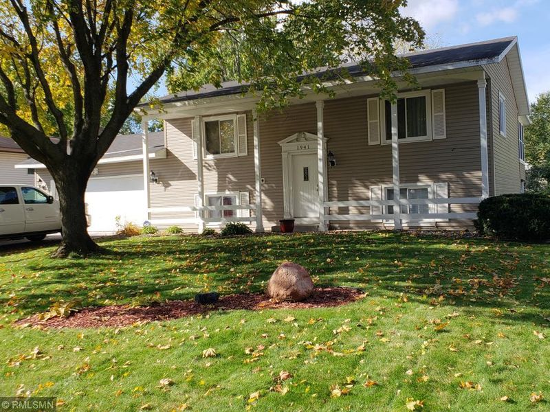 1941 Betty Jane Ct, North Saint Paul, MN 55109