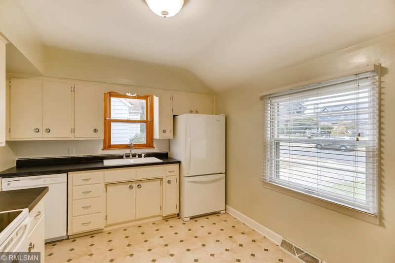 338 9th Ave N, Hopkins, MN 55343