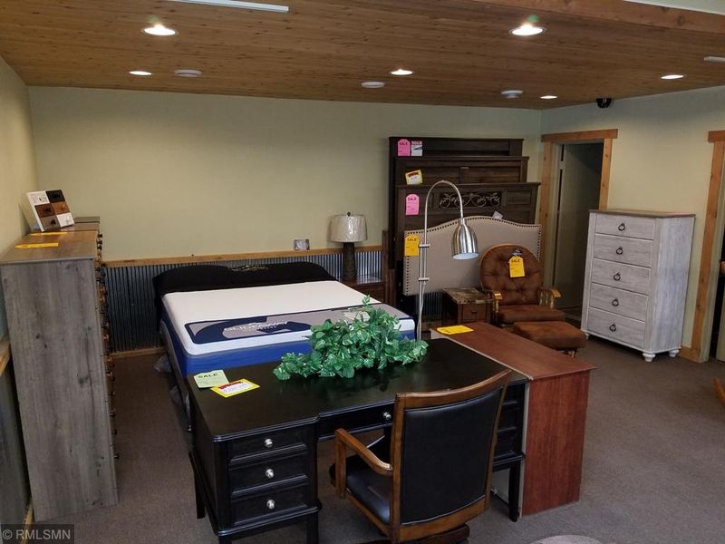 637 4th St SW, Montgomery, MN 56069