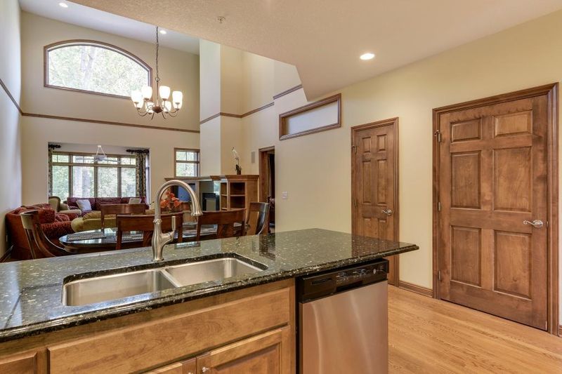 299 Willoughby Way E, Minnetonka, MN 55305