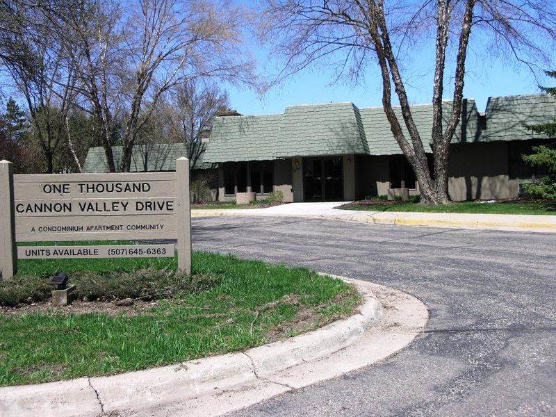 1000 Cannon Valley Dr #128, Northfield, MN 55057