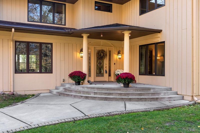 32 N Oaks Rd, Vadnais Heights, MN 55127