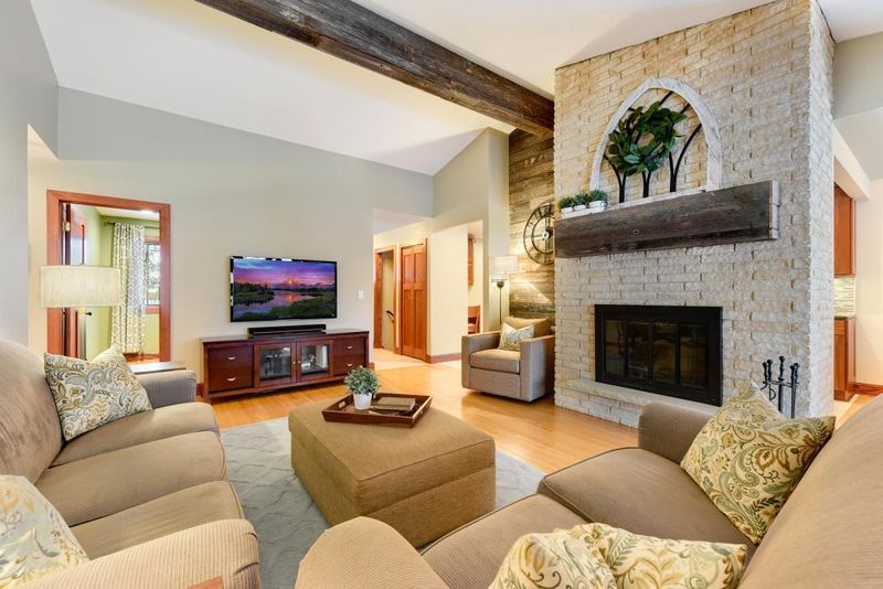 17440 Duck Lake Trl, Eden Prairie, MN 55346