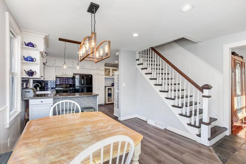 323 E 2nd St, Chaska, MN 55318