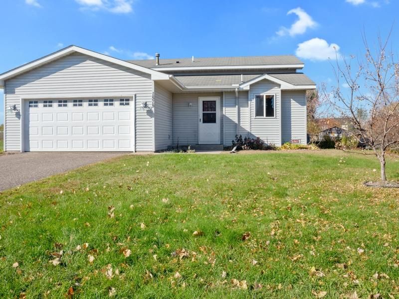 1575 Carriage Ln S, Cambridge, MN 55008